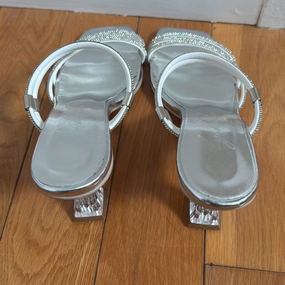 Women's Silver Heels - Picture 3 of 6